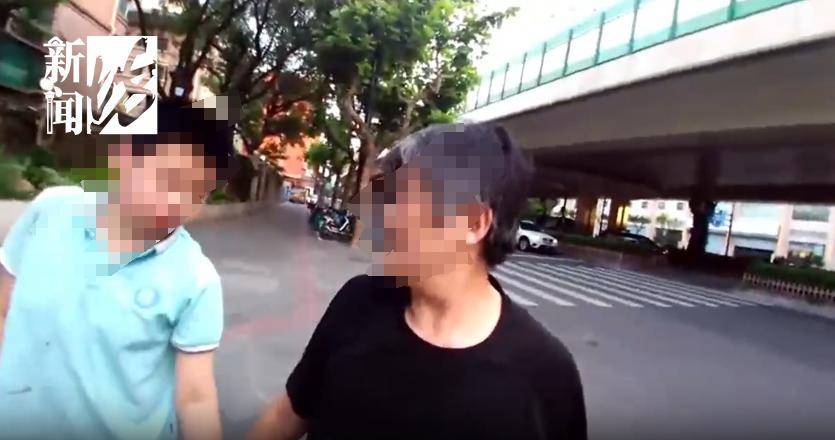 皇冠信用网会员开户_上海街头男孩崩溃大哭：爸妈要放弃我了！交警坐路边耐心安慰皇冠信用网会员开户，网友泪奔