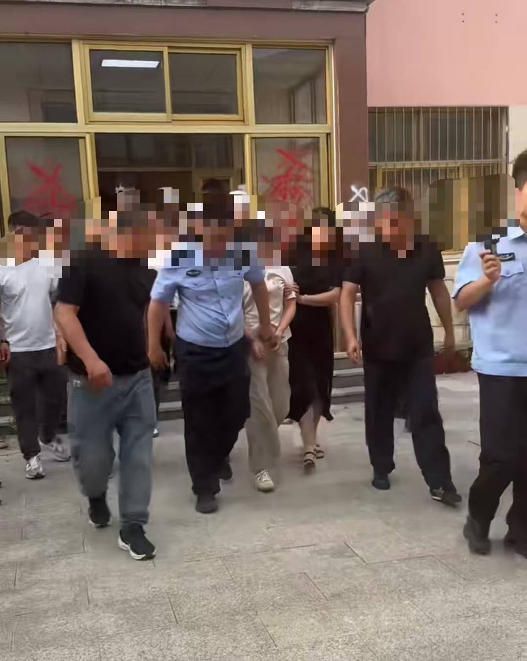 皇冠信用盘APP下载_孟村女子疑遭家暴去世皇冠信用盘APP下载，在县医院工作的公公篡改病历？受害者家属：他在另一家医院工作